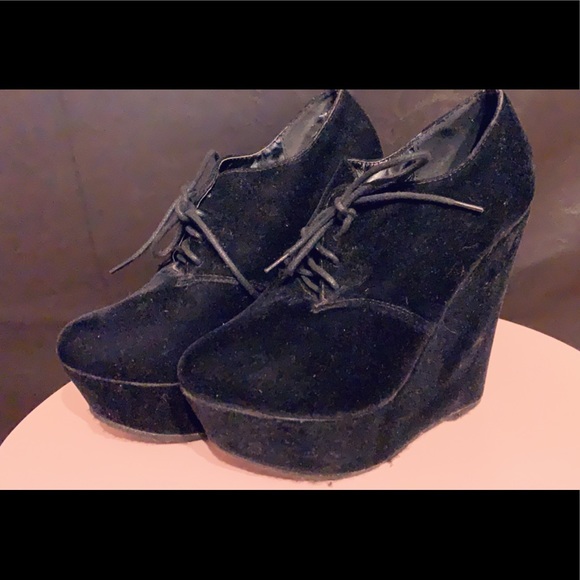 Black suede Wedges - Picture 2 of 2